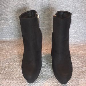 Bamboo Black Faux Suede Heeled Booties Sz 7